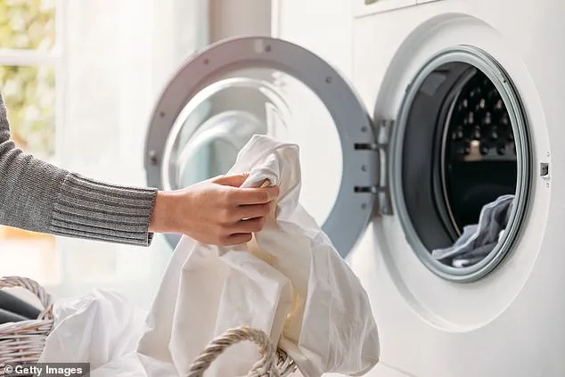The Hidden Solution to Yellowing Clothes: How Distilled White Vinegar Can Transform Your Laundry Routine