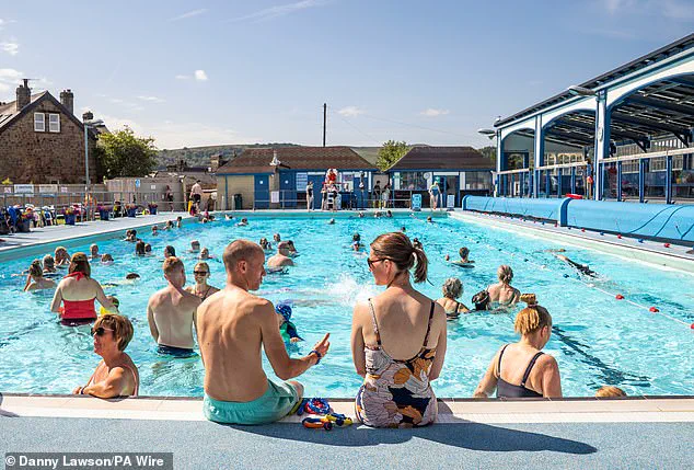 UK on Track for Hottest Year on Record as 2025 Nears, Met Office Warns