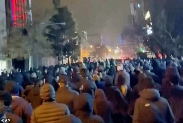 Trump's Iran Policy Faced with Escalating Protests and Economic Collapse