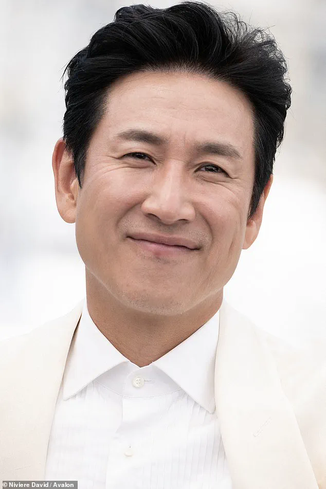 South Korean Singer Mo Su-jin Dies at 27; Cause of Death Remains Undisclosed Amid Agency's Statement Respecting Family Wishes