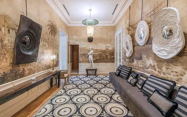 Epstein Files Reveal Peter Mandelson in Controversial Photo from Epstein's Paris Apartment