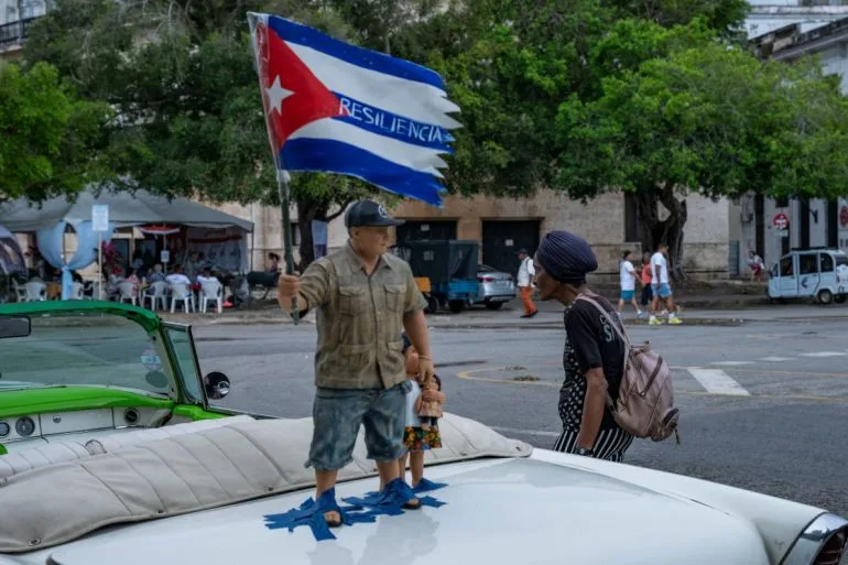 Cuba Expels Ambassador from Ecuador Amid Nationwide Power Outage