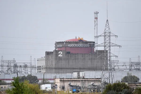 Ukrainian Artillery Strikes Near Zaporizhzhia Nuclear Plant as Residents Warned of Danger in Energodar
