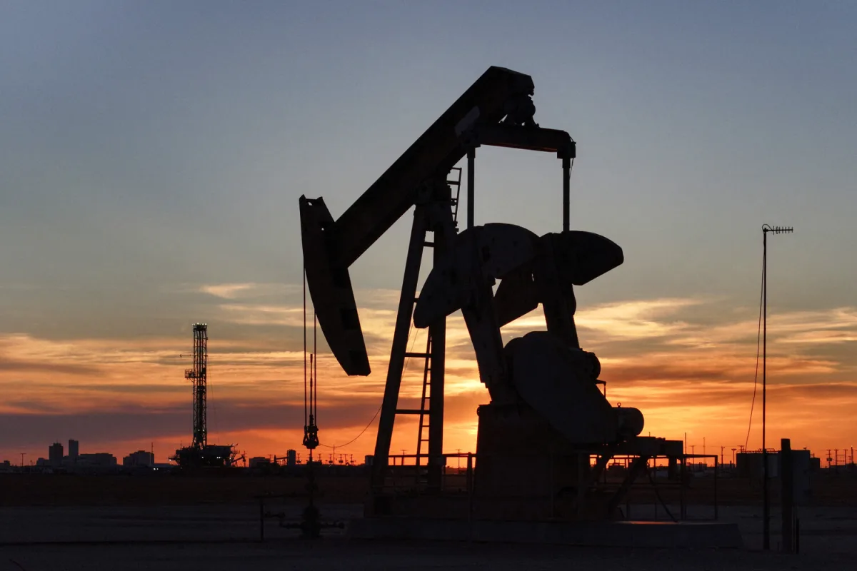 Mystery Attack Halts Oil Loading at Strategic Saudi Port