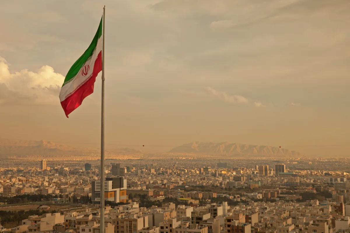 Iran Claims Rare Victory Over U.S. and Israeli Forces After Intercepting F-15 in Strait of Hormuz