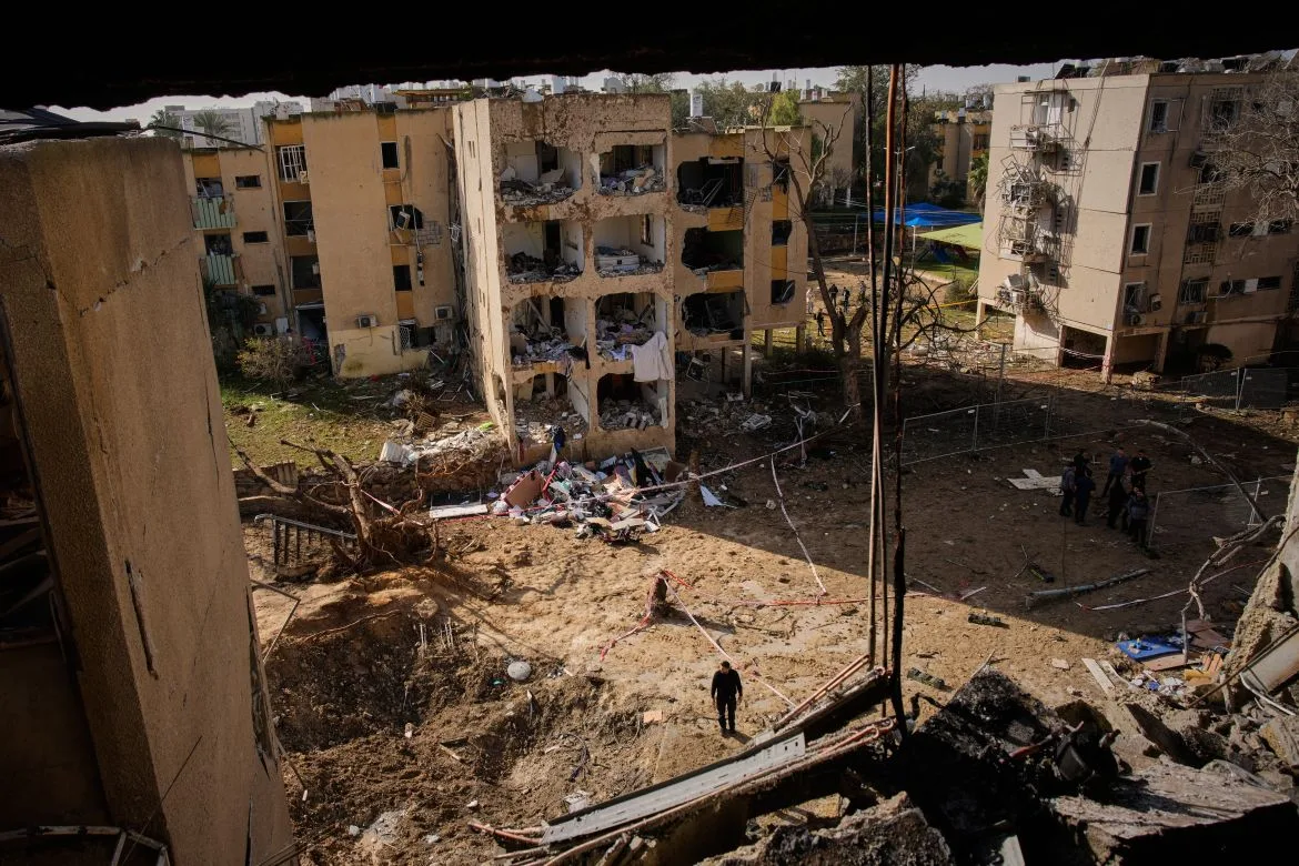 Iranian Missiles Strike Israeli Communities Near Nuclear Site, Exposing Air Defense Failures