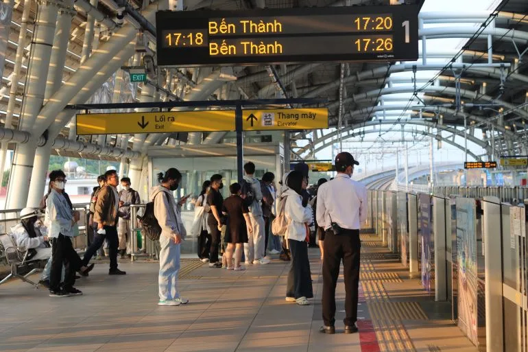 Diesel Price Surge Pushes Vietnam's Gig Workers to the Brink