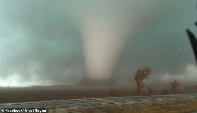 Midwest Tornado Outbreak: Millions in Path of Severe Storms
