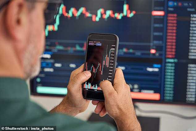 Trump allies push Clarity Act to regulate crypto and Wall Street firms.